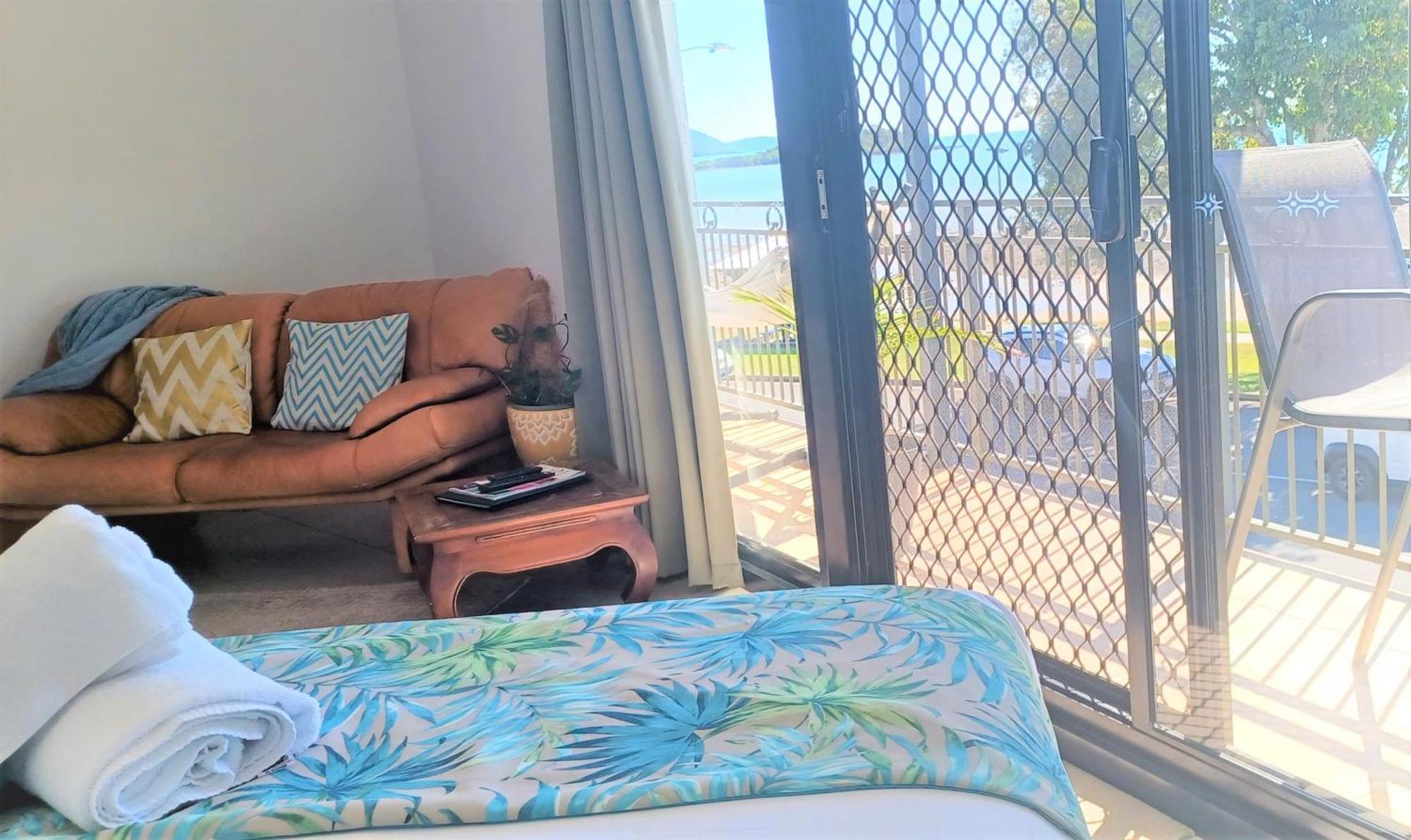 Whitsunday Waterfront Apartments Airlie Beach Ngoại thất bức ảnh