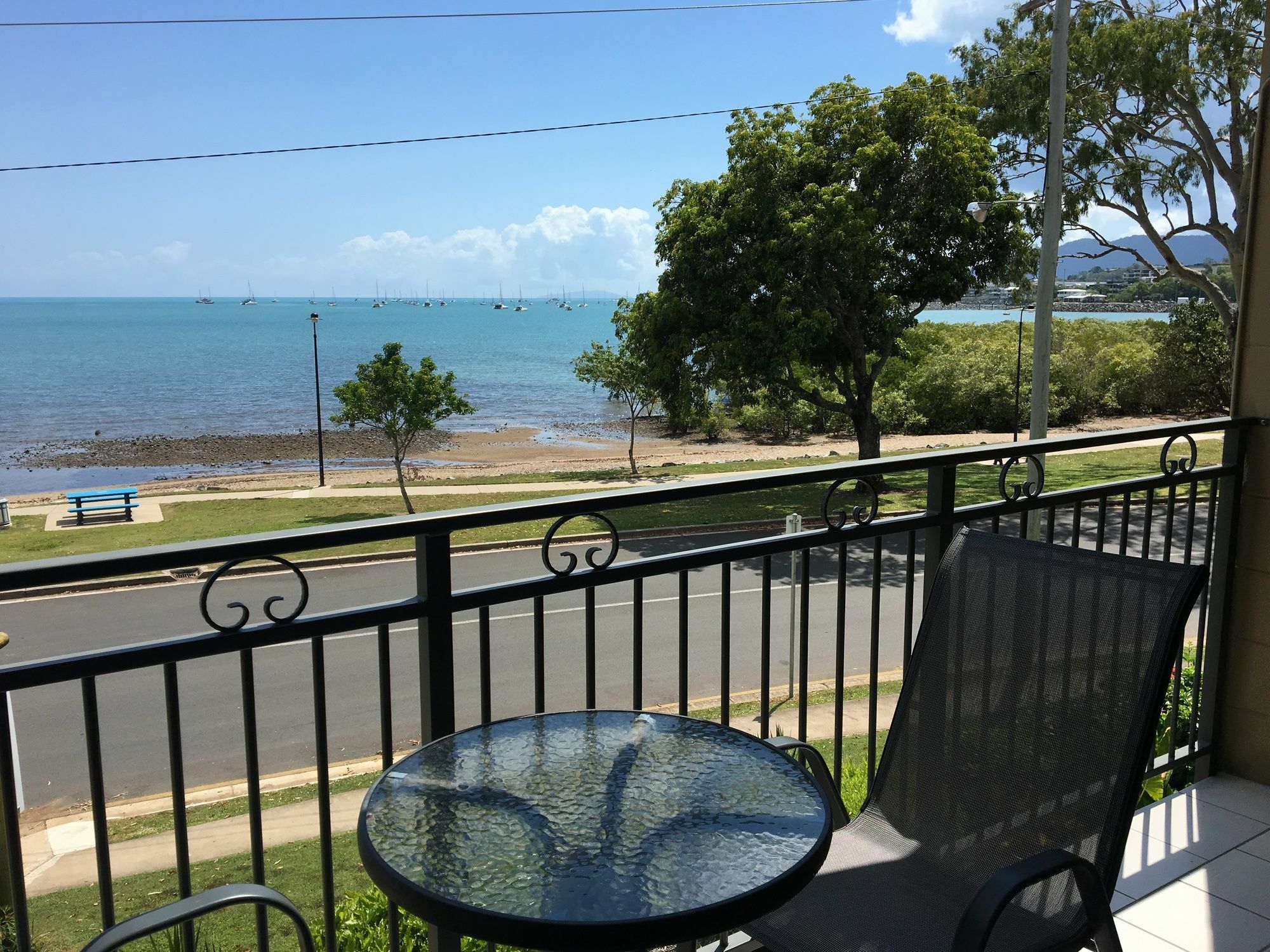Whitsunday Waterfront Apartments Airlie Beach Ngoại thất bức ảnh